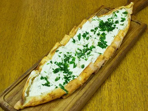 Açık Beyaz Peynirli Pide
